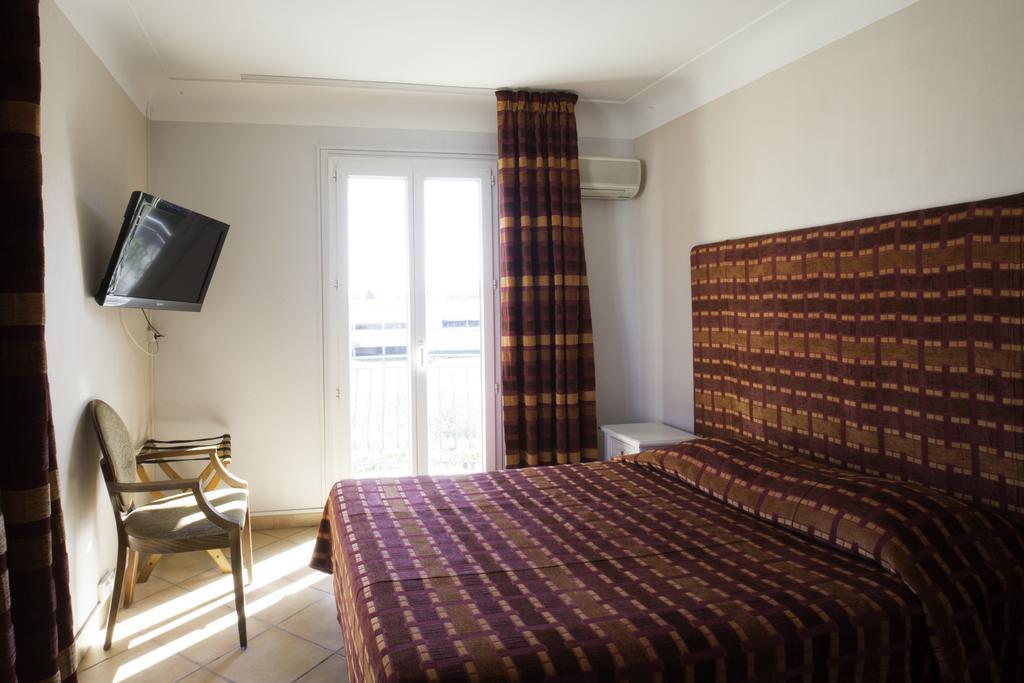 Albergo Hotel Saint-Laurent-du-Var Exterior photo