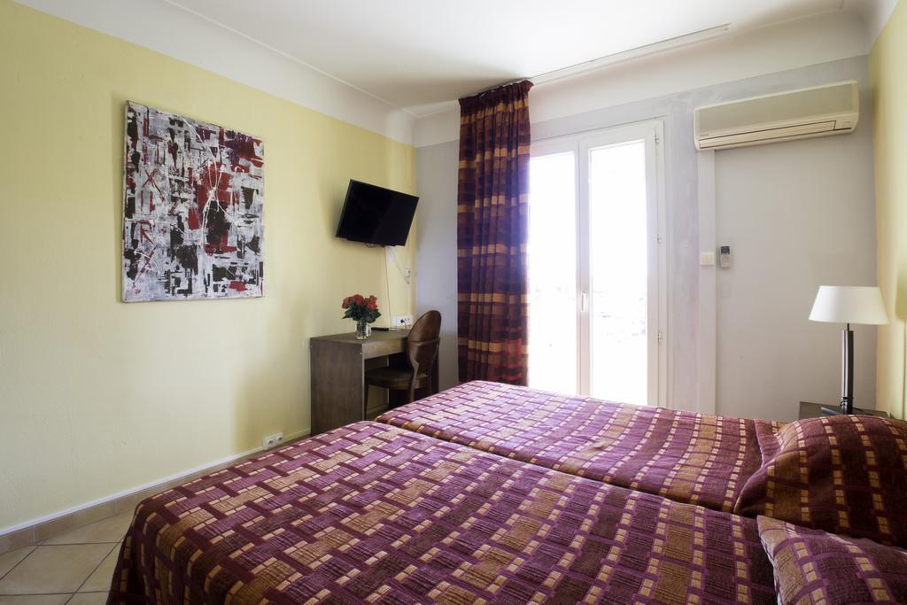 Albergo Hotel Saint-Laurent-du-Var Exterior photo
